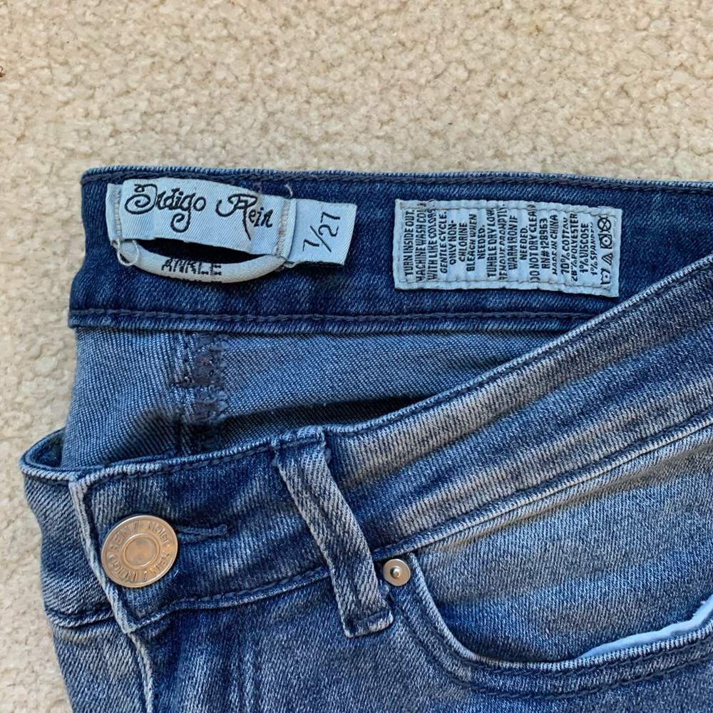 Embroidered jeans - Picture 2 of 4